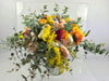Bouquet di fiori misti di stagione con mimosa