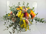 Bouquet di fiori misti di stagione con mimosa