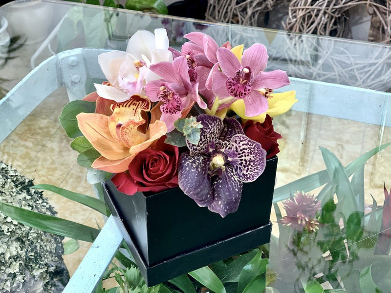 Flowerbox con orchidee e rose
