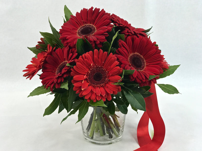 Bouquet per laurea con prevalenza di fiori rossi